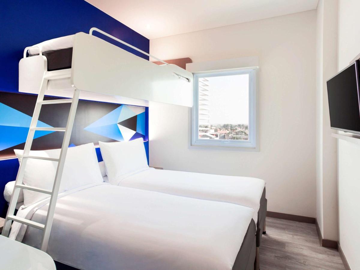 Ibis Budget Cirebon Esterno foto